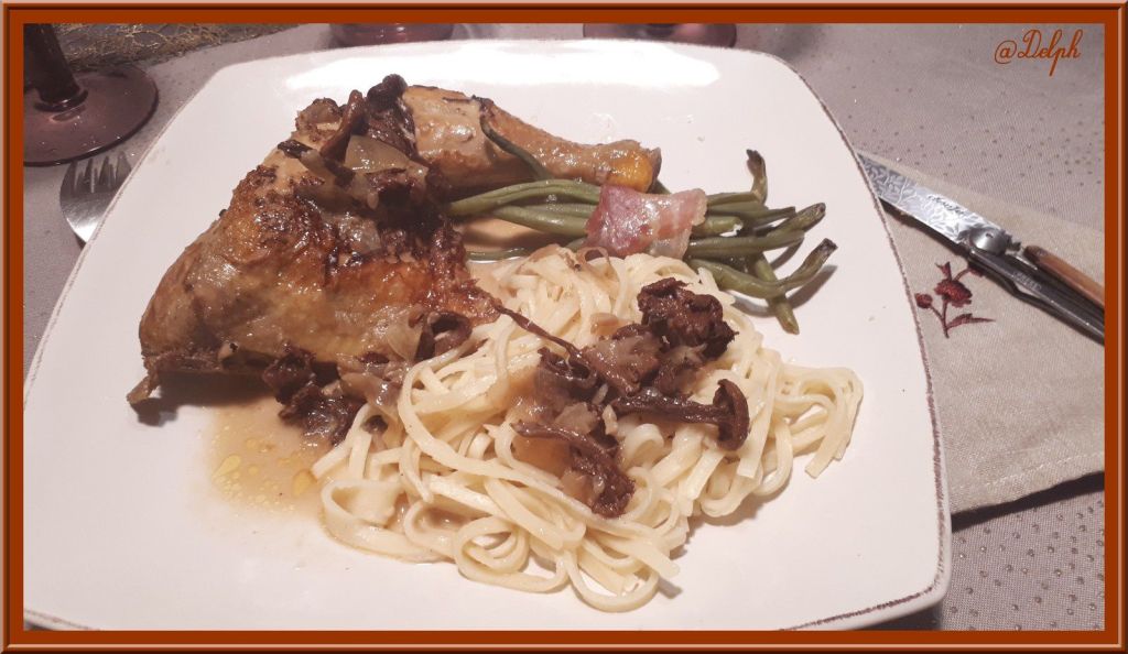 Poulet fermier au vin jaune et girolles – Oh, la gourmande