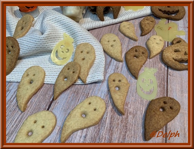 Figurine Fantôme Halloween Fait Main – Biscuit Déco Avec Chapeau Et Fleurs – Unique