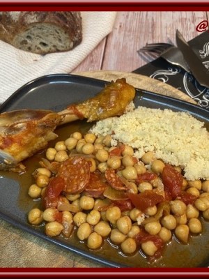Cuisses de poulet et chorizo aux tomates et pois&nbsp;chiche