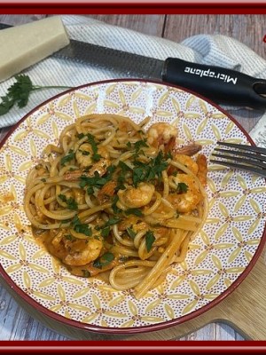 Spaghetti aux  crevettes et sauce&nbsp;tomate