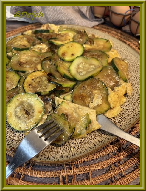 Omelette aux courgettes braisées à l’ail